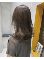 オーストヘアー リュウール(Aust hair Lueur) 艶のあるダークグレージュのリラクシーこなれ感style