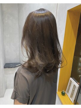 オーストヘアー リュウール(Aust hair Lueur) 艶のあるダークグレージュのリラクシーこなれ感style