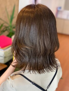 アークスヘアー 大人可愛いツヤ感ラベンダーアッシュ×大人ウルフレイヤー