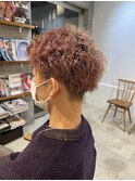 ピンクベージュ×ツイストスパイラルパーマ