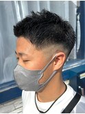 ビジネスショートスキンフェードツーブロック刈り上げスーツ
