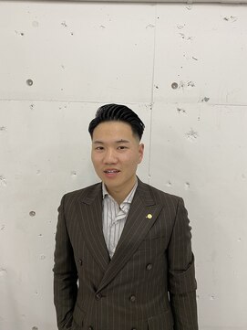 ウェルネス(Wellness) スキンフェード　サイドパート