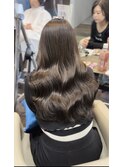暗め透明感オリーブグレージュ