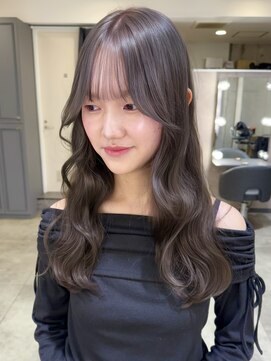 ノエ 心斎橋(Noe) 透明感グレージュ 暗髪ロング 韓国風ウェーブ【LIRA】