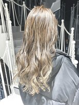 オンザ(ONTHE)&nbsp;ホワイティベージュ3Dグラデーションカラー【林京平】