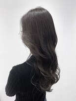 グレージュ×巻き髪