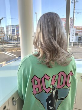 エストヘアーバイ フレンズ 新宿店(est hair by friends) White beige