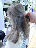 ステア ケース(stair case)&nbsp;脱白髪染め グレージュ レイヤースタイル