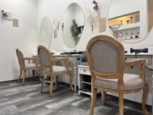 ブローブースには豊富なアウトバスTr・スタイリング剤・高級ドライヤー・アイロン等も◎ReFaも導入＊