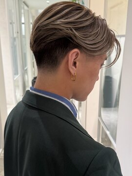 アンサー 渋谷(ANSWER) メンズバレイヤージュカラーハイライト刈り上げセンターパート