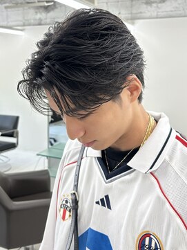 フェザーパーマ　刈り上げ　ツイスト　眉毛　フェード　メンズ