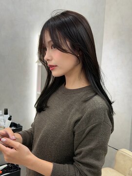 オムニス 表参道(Omnis) 暗髪ミディアムレイヤーカット似合わせ顔まわりレイヤー韓国ヘア