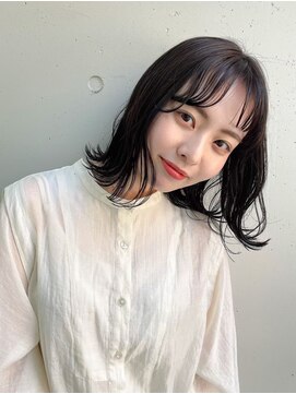 シロ(SiLO) 透明感グレージュ×大人ボブカット