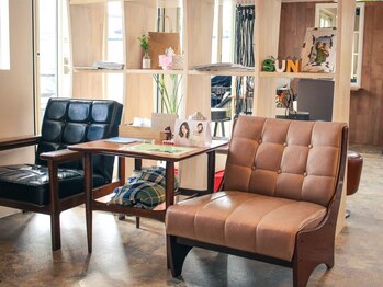 インライフヘアサロン(INLIFE HAIR SALON)の写真/【寛げる上質サロン】少人数サロンで過ごす贅沢時間*ゆったりしたリラックス空間で理想の艶髪へ…