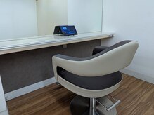 イチゴ ICH GO 武蔵新城店の雰囲気（ベビーカーを隣に置いて施術できる半個室）