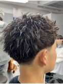 ビジネスシーンでも輝く！スパイキーフェードショート