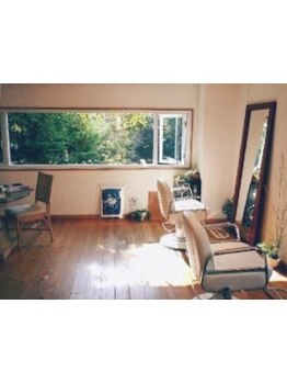 陽の光と窓から見える緑が心地良い…♪やわらかい空間の広がる"花"で癒しのプライベート時間を★