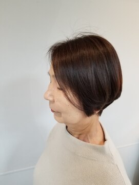 ノラ(Norah) 実はアシンメトリーな美シルエットショート