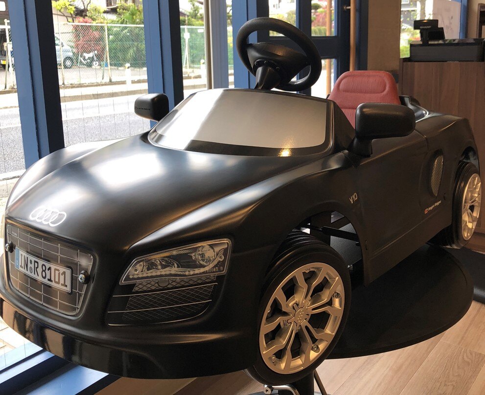美容室子供用カット椅子 Audi R8 Spyder 美容室子供用カット椅子 Audi R8 Spyder ヘアカット 美容室 椅子