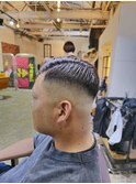 スキンフェード　ショートレイヤー ブリーチカラー ツーブロック