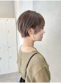 大人可愛い前下がりショートボブ　ミルクティーベージュ