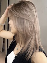 ヨロ 上野(YOLO)&nbsp;ハイライトカラーミルクティーベージュレイヤーカット