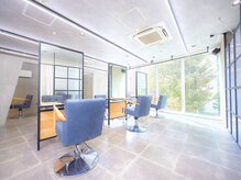 髪の状態や理想のイメージに合わせて、施術内容から仕上がりまで丁寧にご提案。