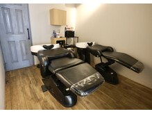 フルフラットのシャンプー台で快適です☆