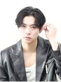 ツーブロックセンターパートニュアンスフェザー韓国マッシュ