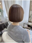 柔らかさが映える前上がりボブ