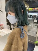 ターコイズブルー。