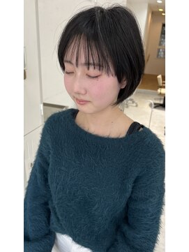 ヘアデザイン ソラ(Sola) ふんわり丸みショートヘア×シースルーバング×黒髪暗髪