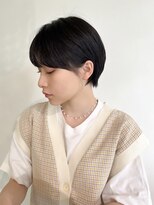 女性らしいショートボブ/耳掛けショート