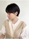 女性らしいショートボブ/耳掛けショート