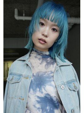 ゾーイダイミョウ(ZOEY daimyo) 鮮やかなブルーにシンプルなカット