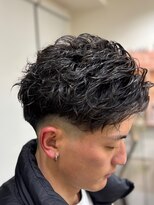 ヒーロー(HERO)&nbsp;【旬のフェザーパーマ】【フェードカット】20代