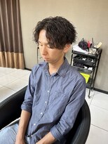 アイズ 海老名(AIZU) ツイストスパイラル×センターパート メンズパーマ 刈り上げ