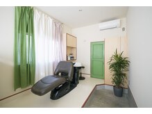 ルクバト(RUKBAT)の雰囲気（自然光がきれいに入るシャンプーブースです！）