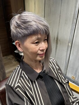 ロナロナ 白髪染め大人髪質改善パールシルバーアシンメトリーボブ