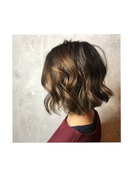 キールーム(Kir'oom) ナチュラルバレイヤージュ/切りっぱなしボブ