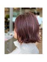 プラグ(Plug) ブラックベリーカラーボブ切りっぱなし外ハネ似合わせカット30代