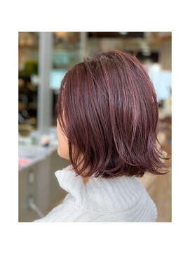 プラグ(Plug) ブラックベリーカラーボブ切りっぱなし外ハネ似合わせカット30代