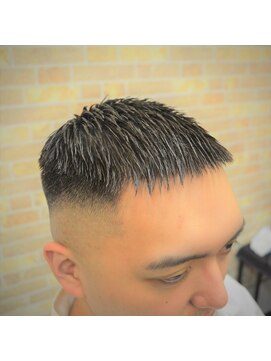 バーニーズ バーバークラブ(BARNEYS BARBER CLUB) スキンフェード クロップスタイル