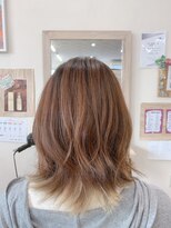 シードヘア(seed hair)&nbsp;インナーカラーを活かしたさりげないウルフカット