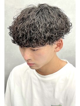 ササ シンサイバシ(33 SHINSAIBASHI) 大阪心斎橋波巻きツイストスパイラルパーマツーブロックマッシュ