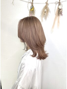 トリニティ 本厚木(trinity) ミルクティーベージュミディアムレイヤーくびれ本厚木