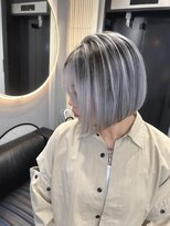 ロイオブジゼル(roi of GiseL)&nbsp;ショート ボブ ハイトーン バレイヤージュ シルバーアッシュ