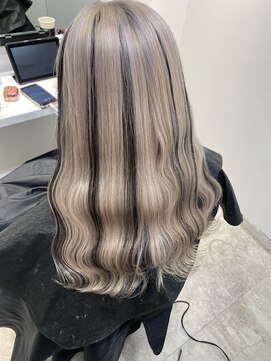 アルメリア 池袋(Arumeria) ホワイト/黒メッシュ/池袋/地雷美容師