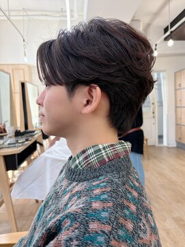 ネオリーブ クーロ メゾン 横浜(Neolive curro Maison) 韓国マッシュ　センターパートフェザーパーマ　MEN’S HAIR