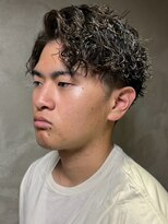 ディスイズバーバーサード(THIS IS BARBER 3rd) ツイストスパイラルパーマ 眉毛カット ツーブロック 20代 黒髪